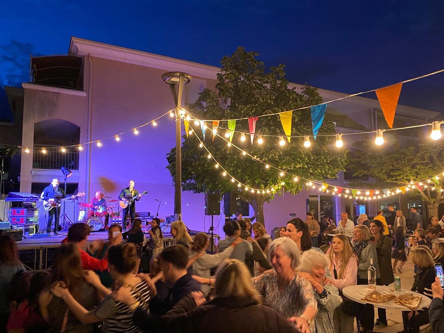 Concert live lors de la fête votive